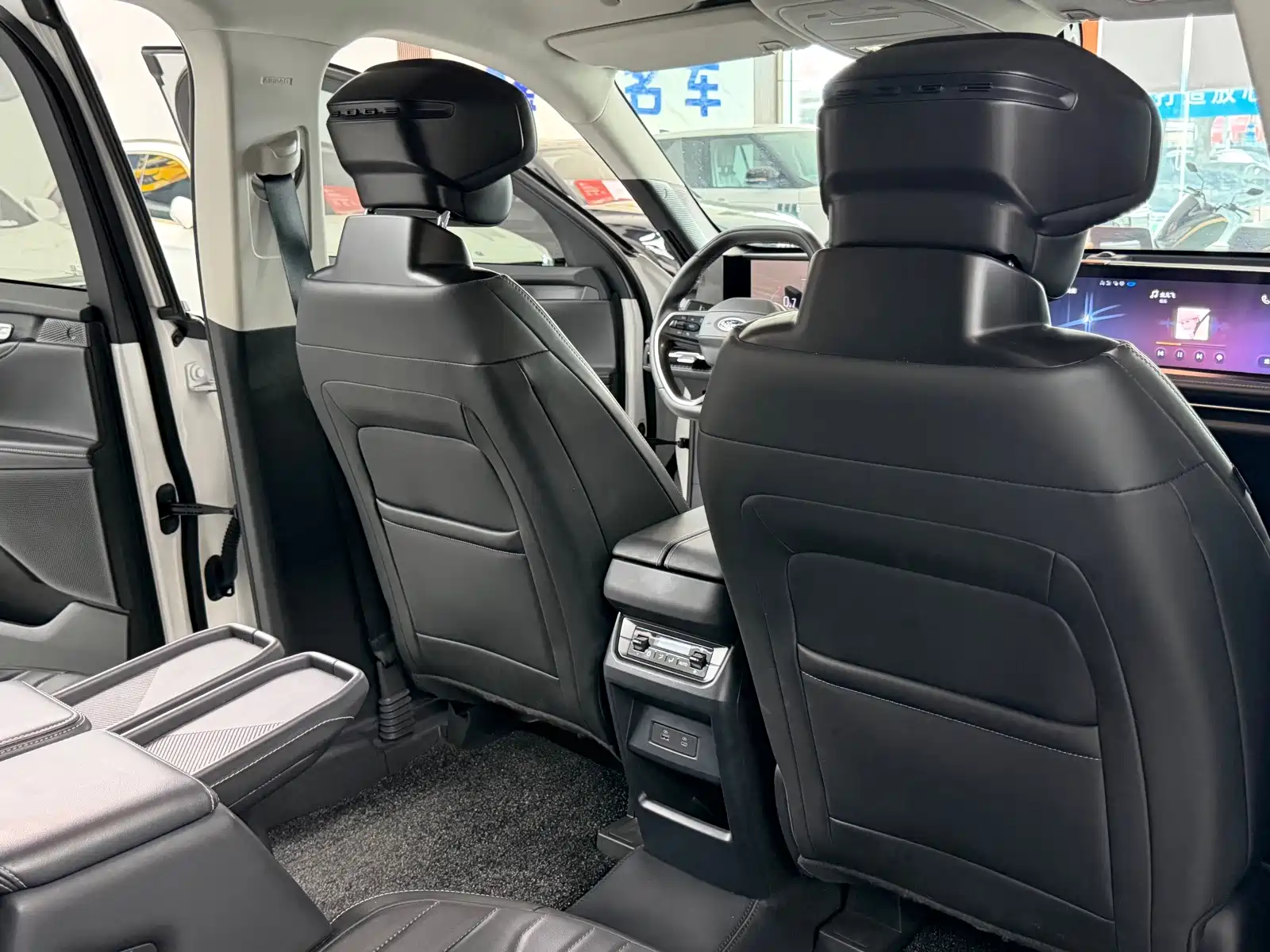 Фото 10 - Ford Edge