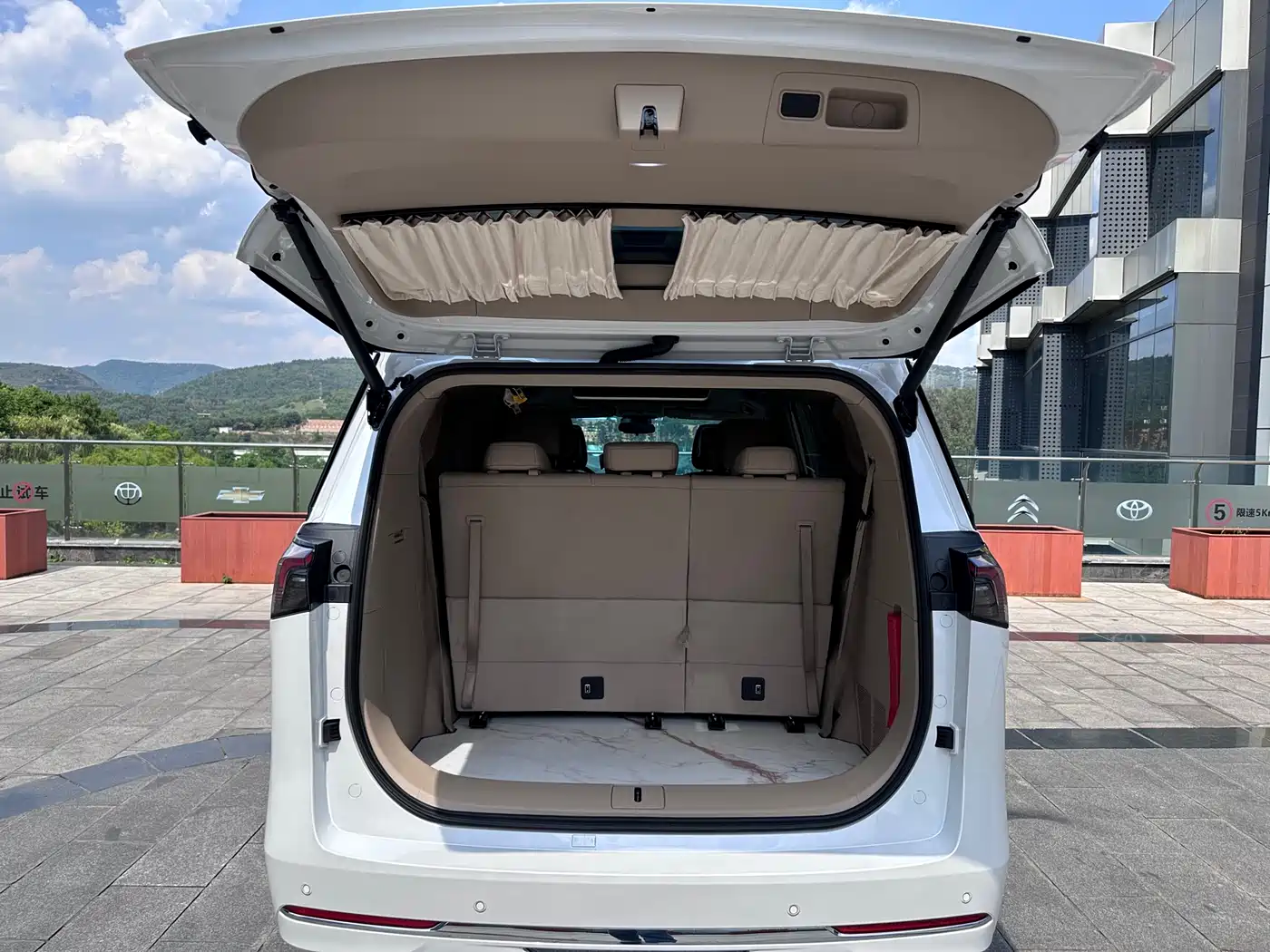 Buick GL8 New Energy 2025 Land Honor Premium Edition 7-Seater фото 15