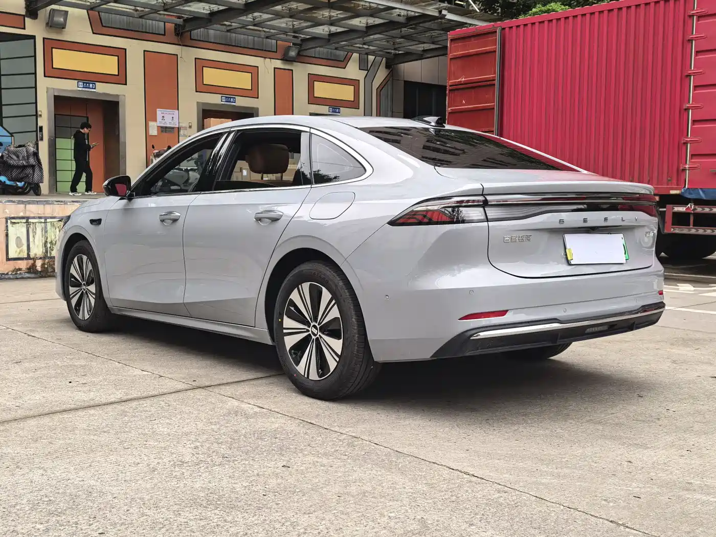 Geely Galaxy Galaxy A7 2025 EM-i 150km Explorer+ Edition фото 18