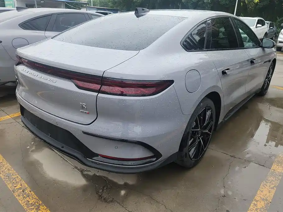 BYD Han 2025 DM-i Smart Driving Edition 125KM Honor фото 3