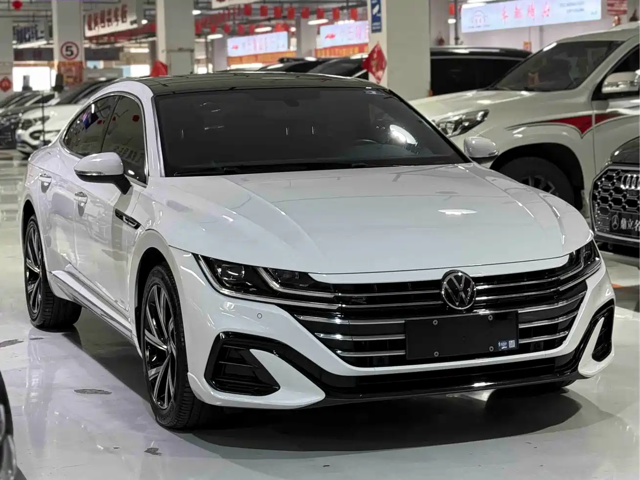 Volkswagen FAW-Volkswagen CC 2023 330TSI Dazzle Edition фото 2