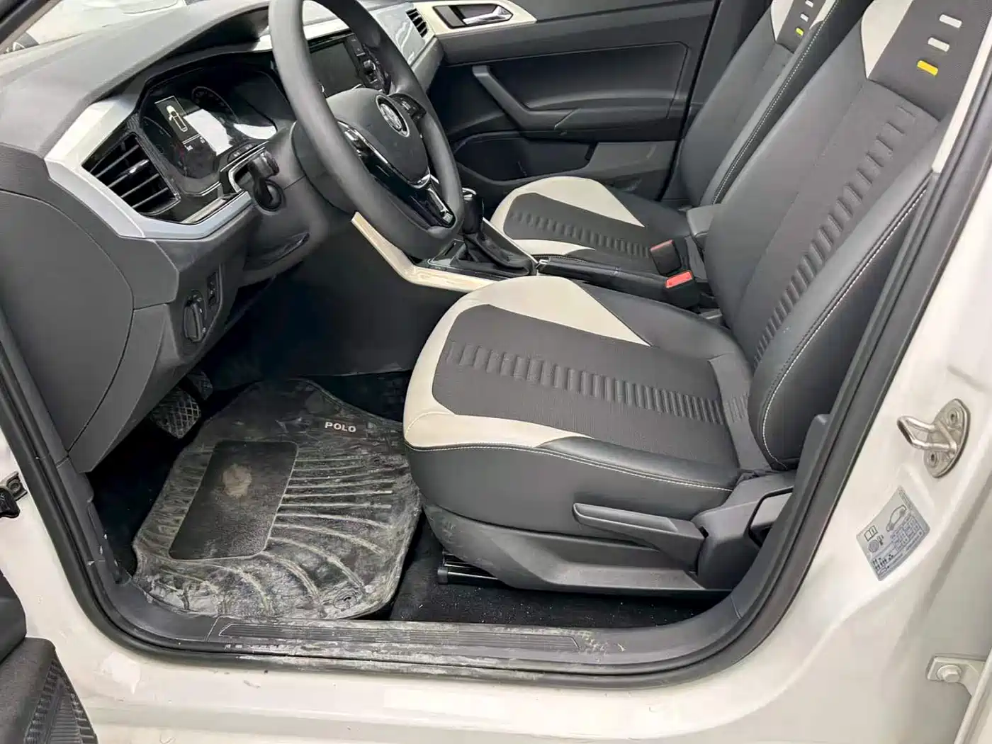 Volkswagen Polo 2019 Plus 1.5L Automatic Colorful Tech Edition фото 5