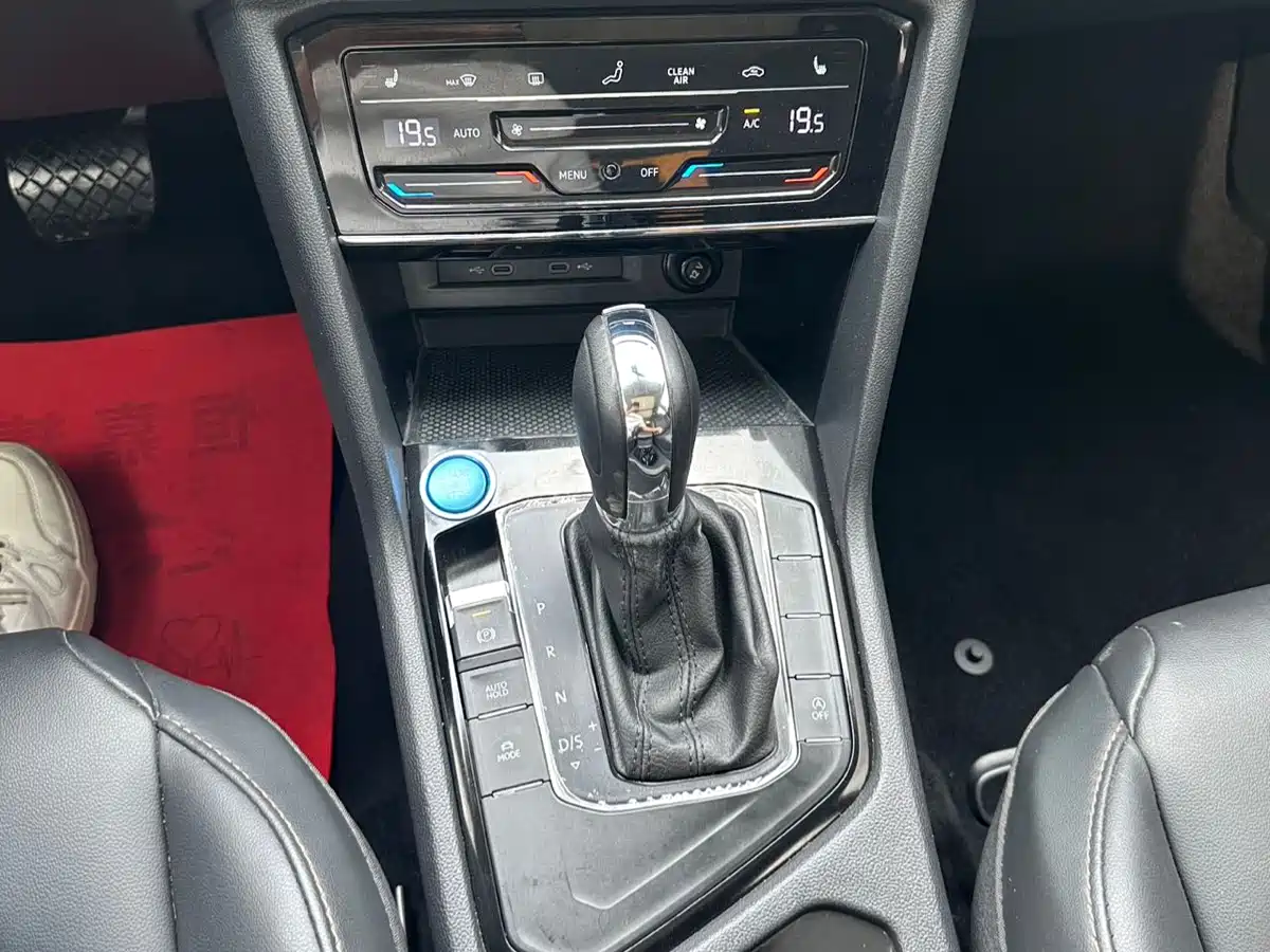 Volkswagen Tharu 2022 280TSI FWD Luxury Edition фото 13