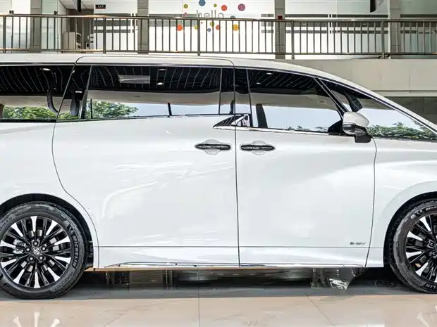 Toyota Vellfire 2024 Crown Hybrid 2.5L Executive Premium Edition фото 4