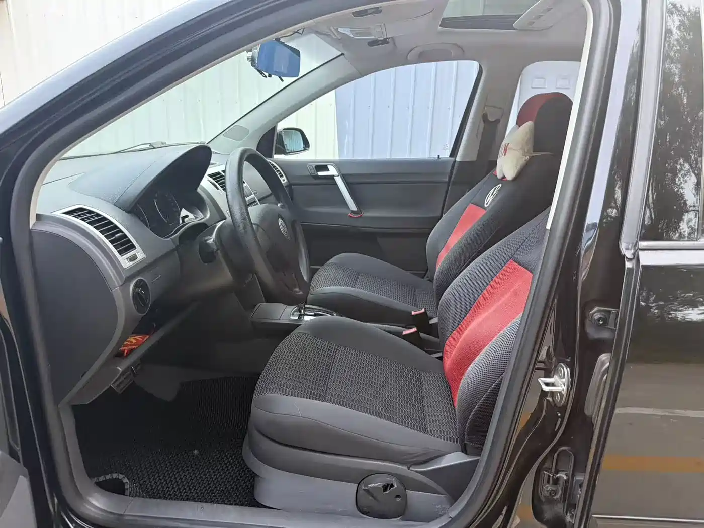 Volkswagen Polo 2010 2009 Sporty 1.6L Automatic