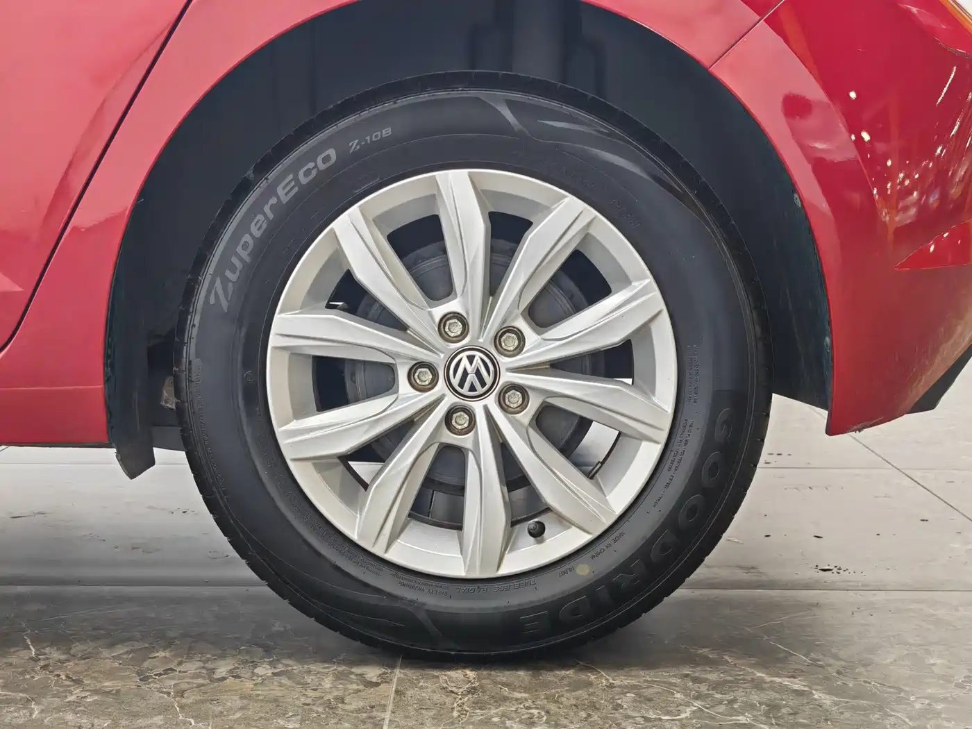 VOLKSWAGEN POLO