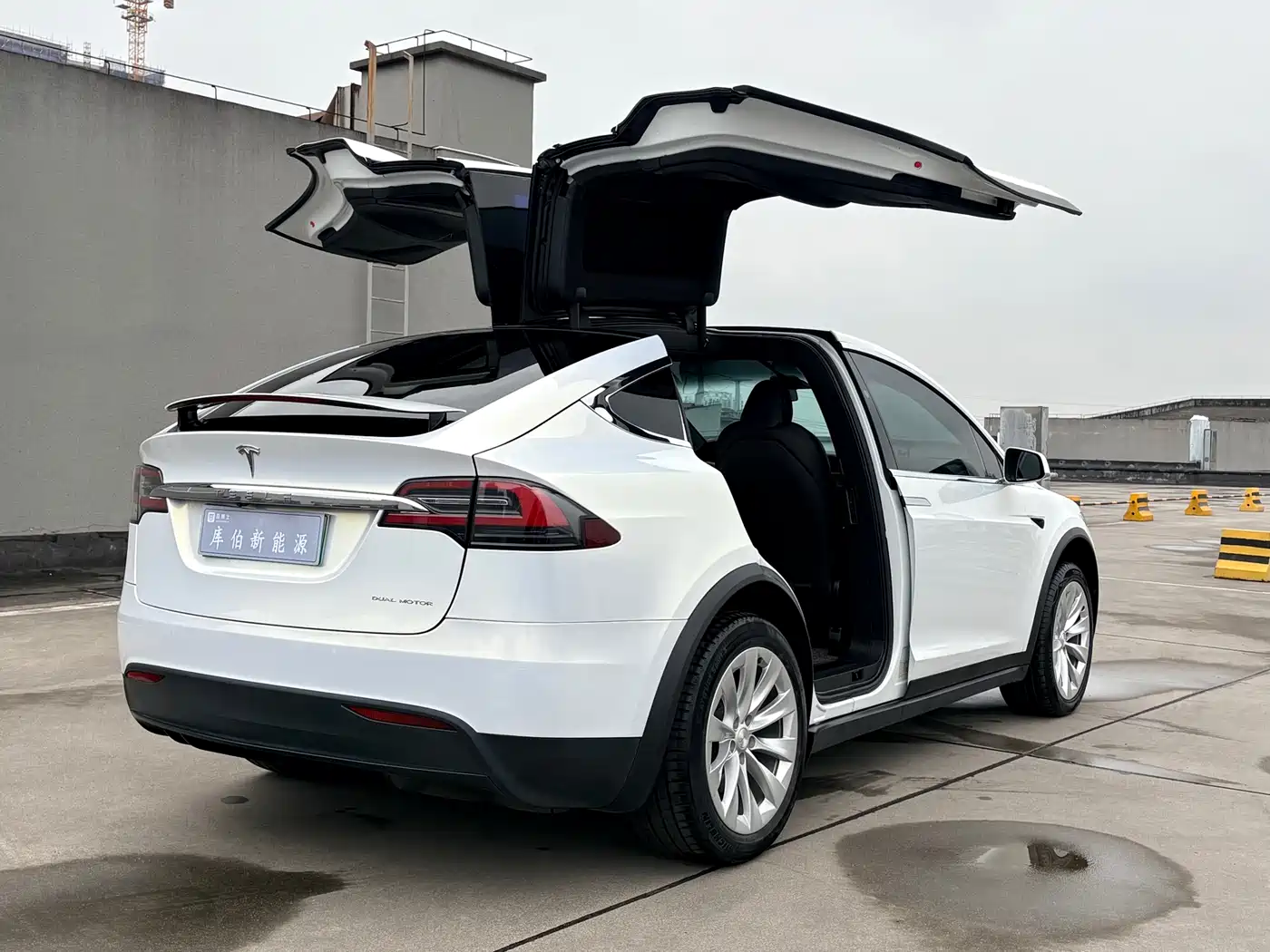 TESLA MODEL X