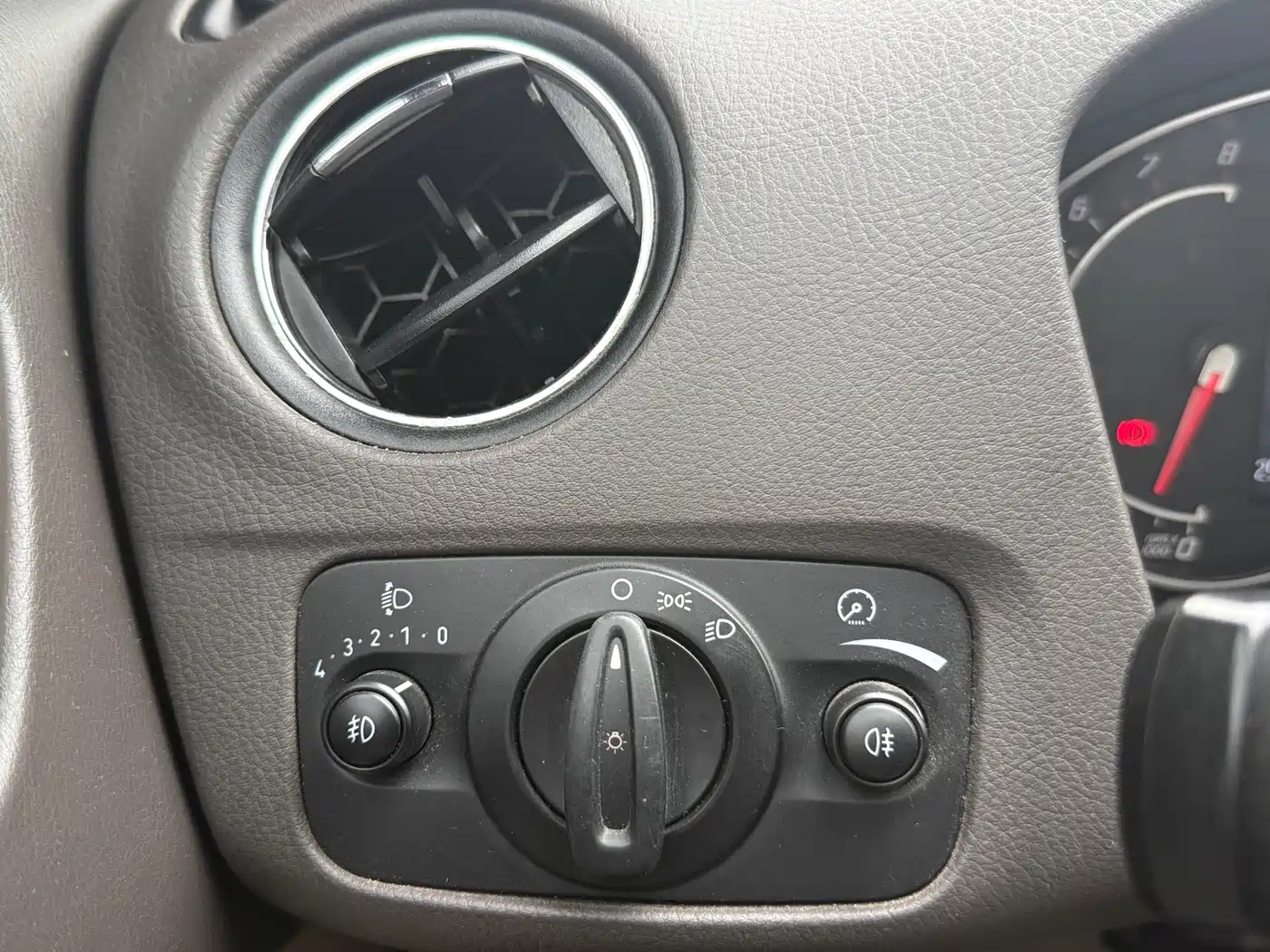 Ford Mondeo 2012 2013 2.3L Luxury Model