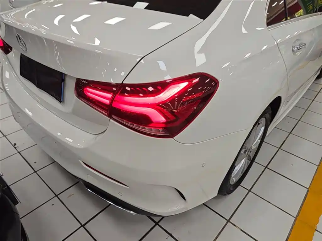 Mercedes-Benz A-Class 2019 A 200 L Sport Sedan фото 8