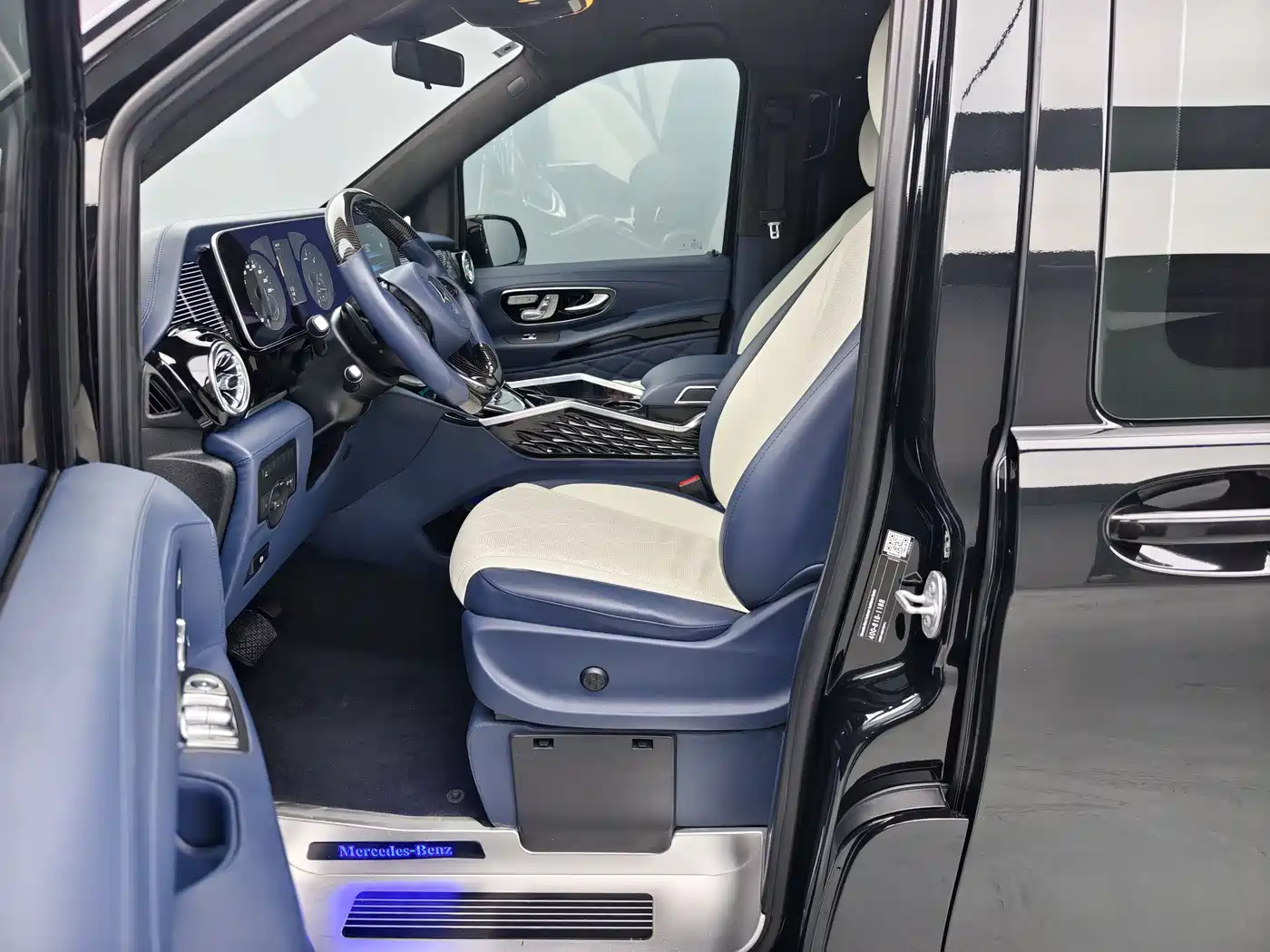 Mercedes-Benz Vito 2023 2.0T Business 7-Seater фото 5