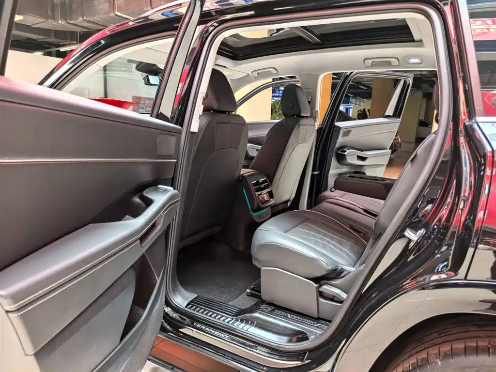 Volkswagen Teramont 2025 Model Teramont Pro 450TSI 4WD Cross Country Edition фото 7
