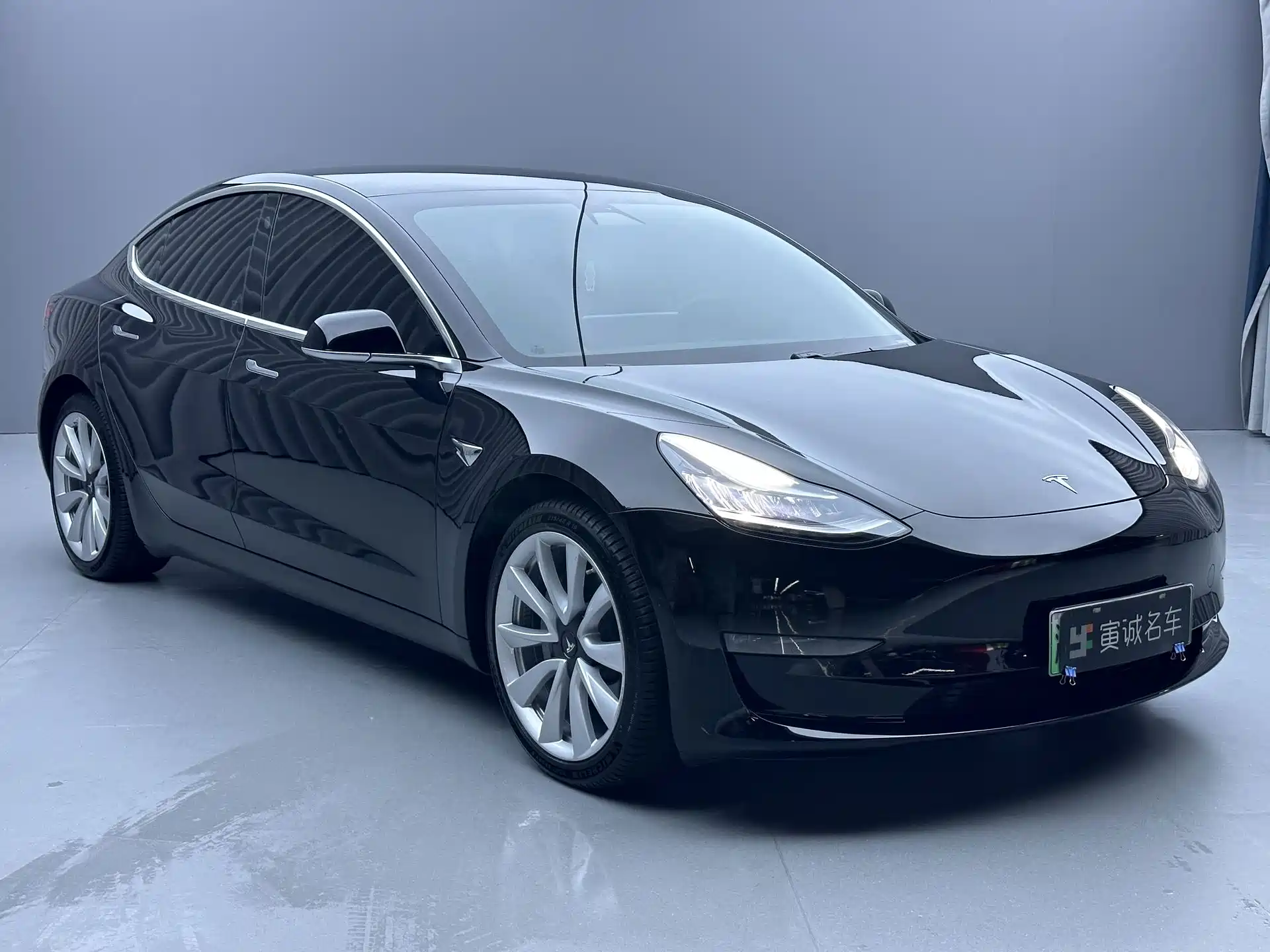 Фото 3 - Tesla Model 3