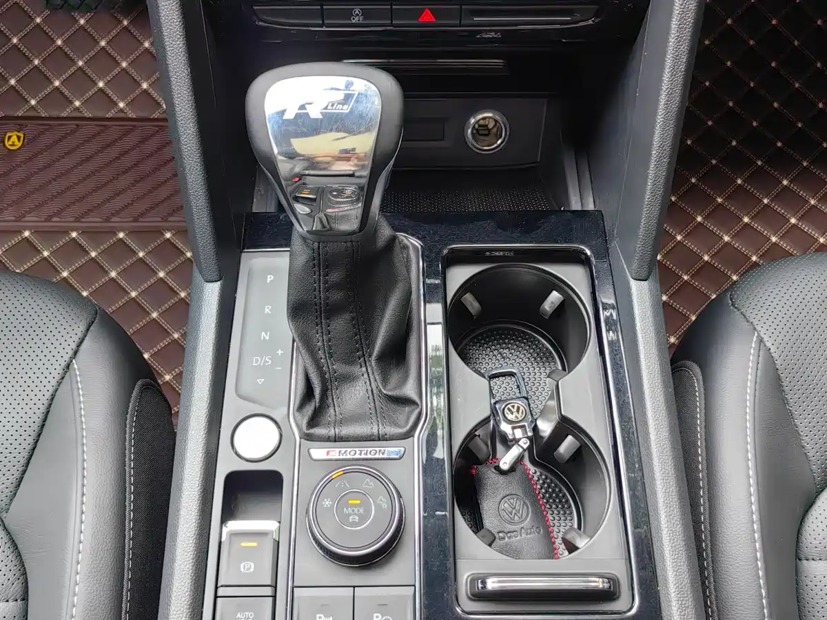 Volkswagen Teramont 2020 380TSI 4WD Luxury Edition China VI фото 15