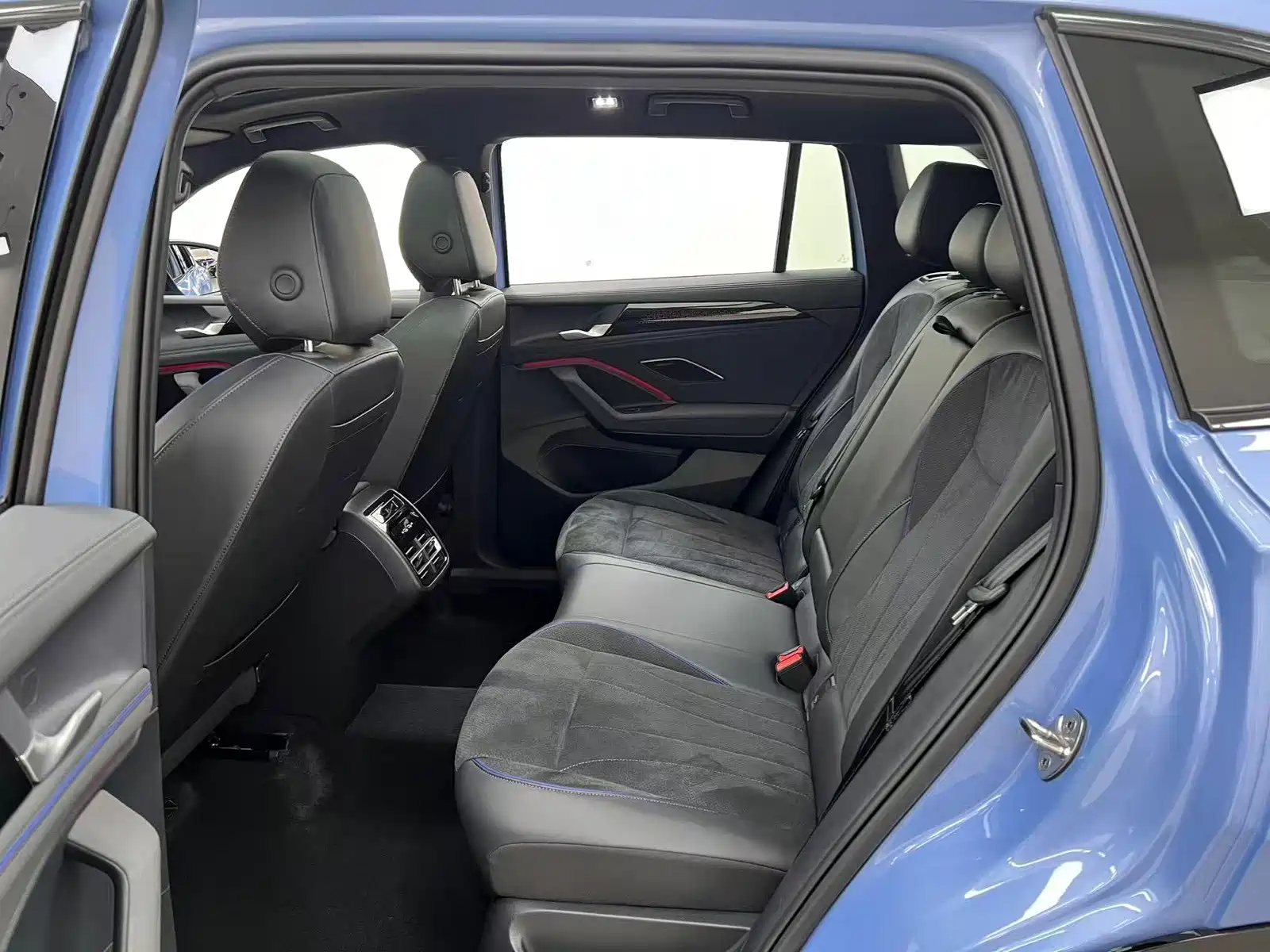 Фото 9 - Volkswagen Tiguan L