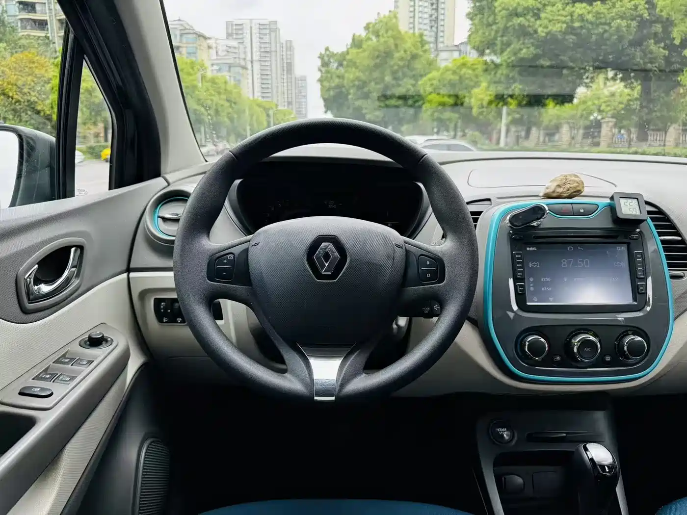 Renault Captur 2016 2015 Model 1.2T Automatic Standard Edition