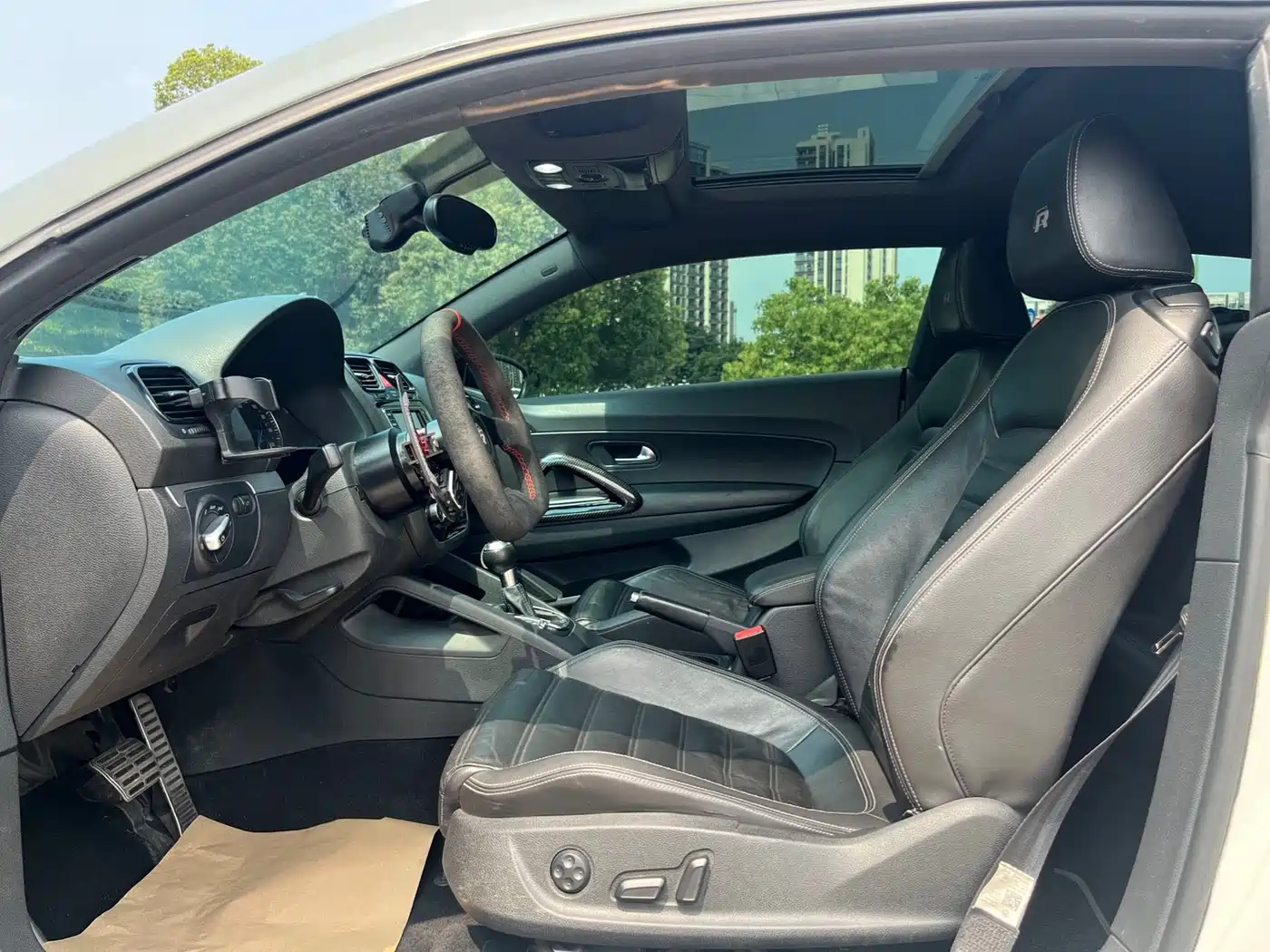 Volkswagen Scirocco 2011 Model R 2.0TSI фото 4