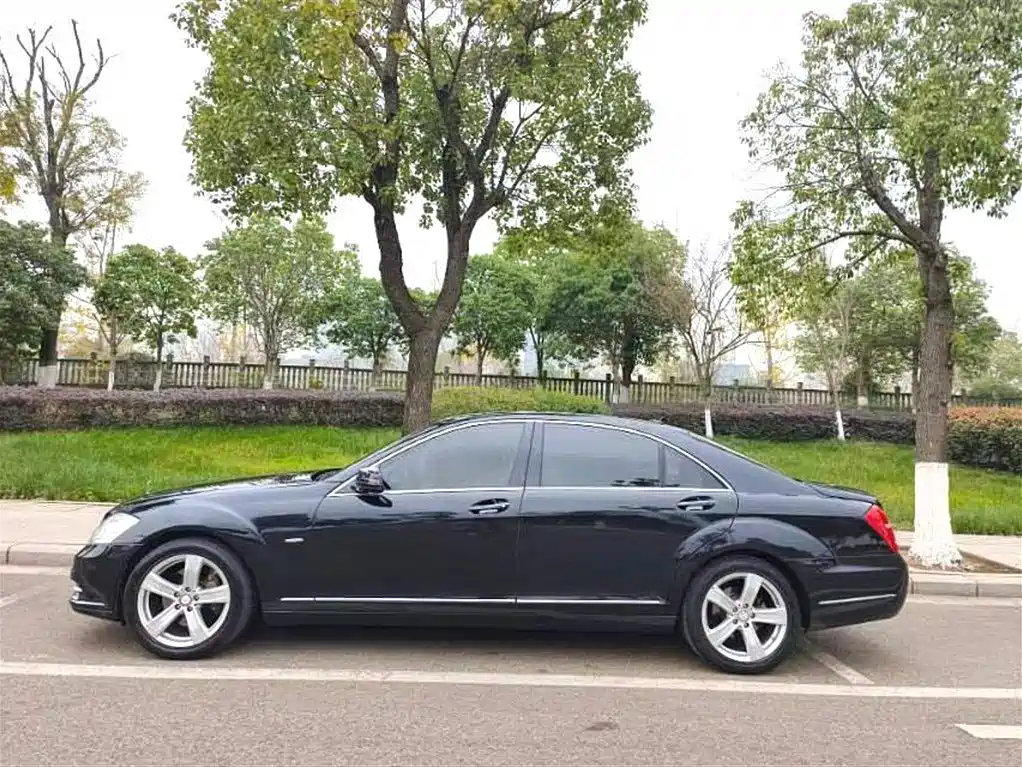Mercedes-Benz S-Class 2012 S 300 L Luxury Grand Edition фото 3