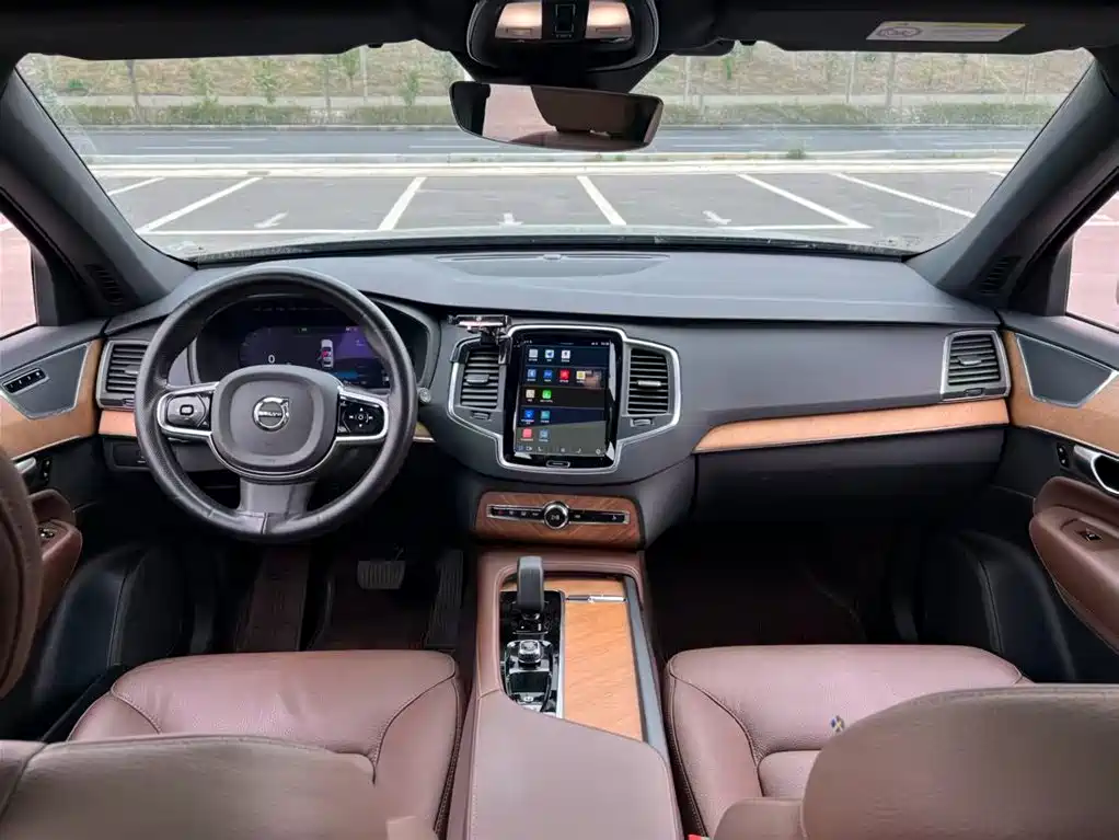 VOLVO XC90