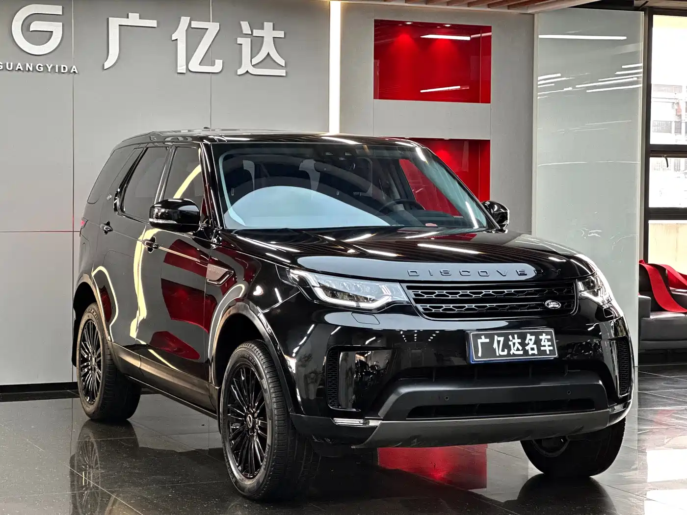 Land Rover Discovery 2017 3.0 SC V6 SE фото 3