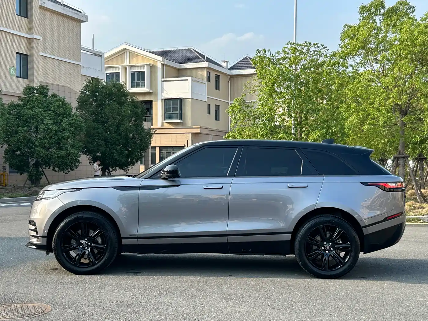 Land Rover Range Rover Velar 2021 P250 Gloss Black Collector's Edition фото 6