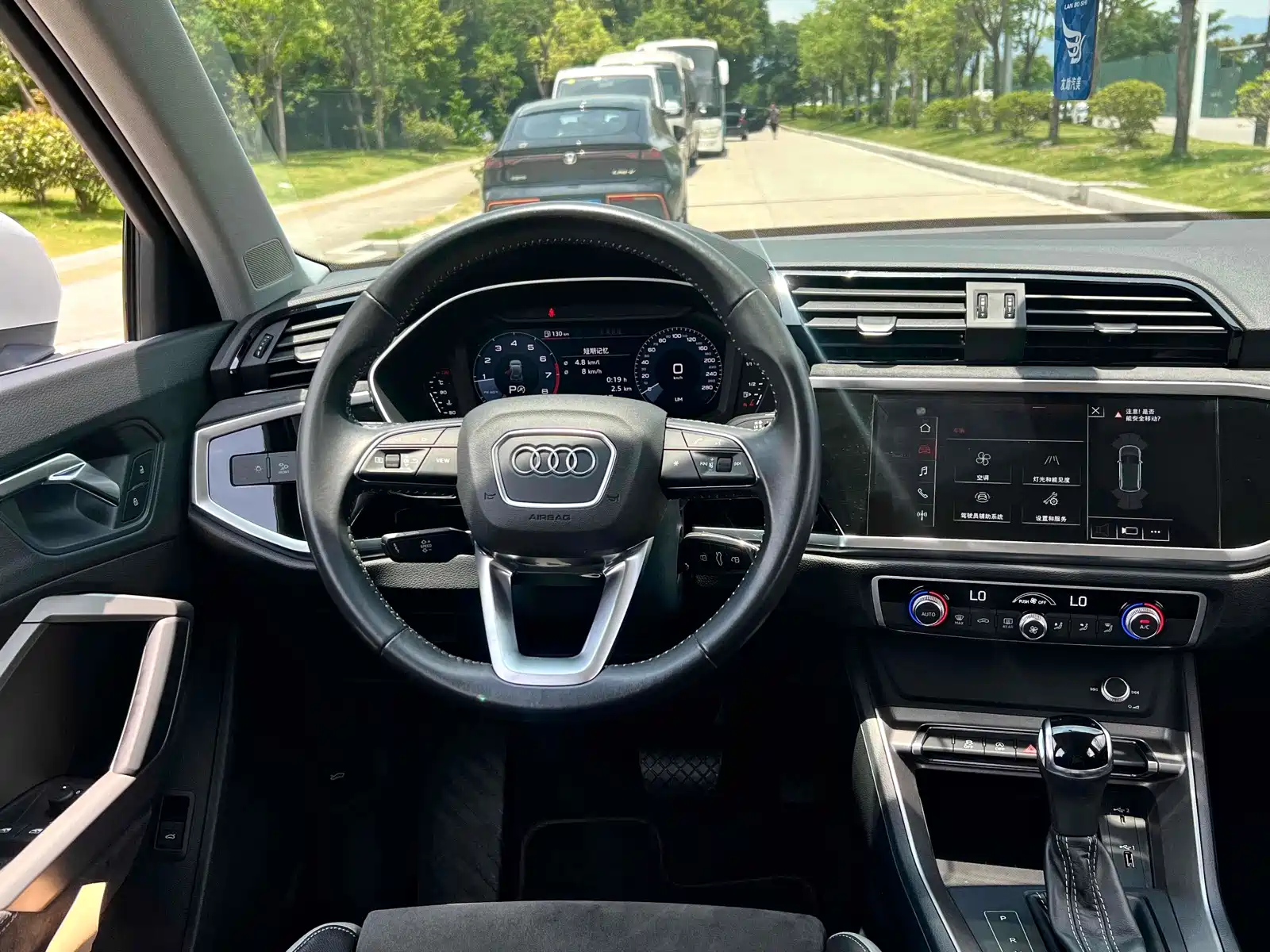 Фото 8 - Audi Q3