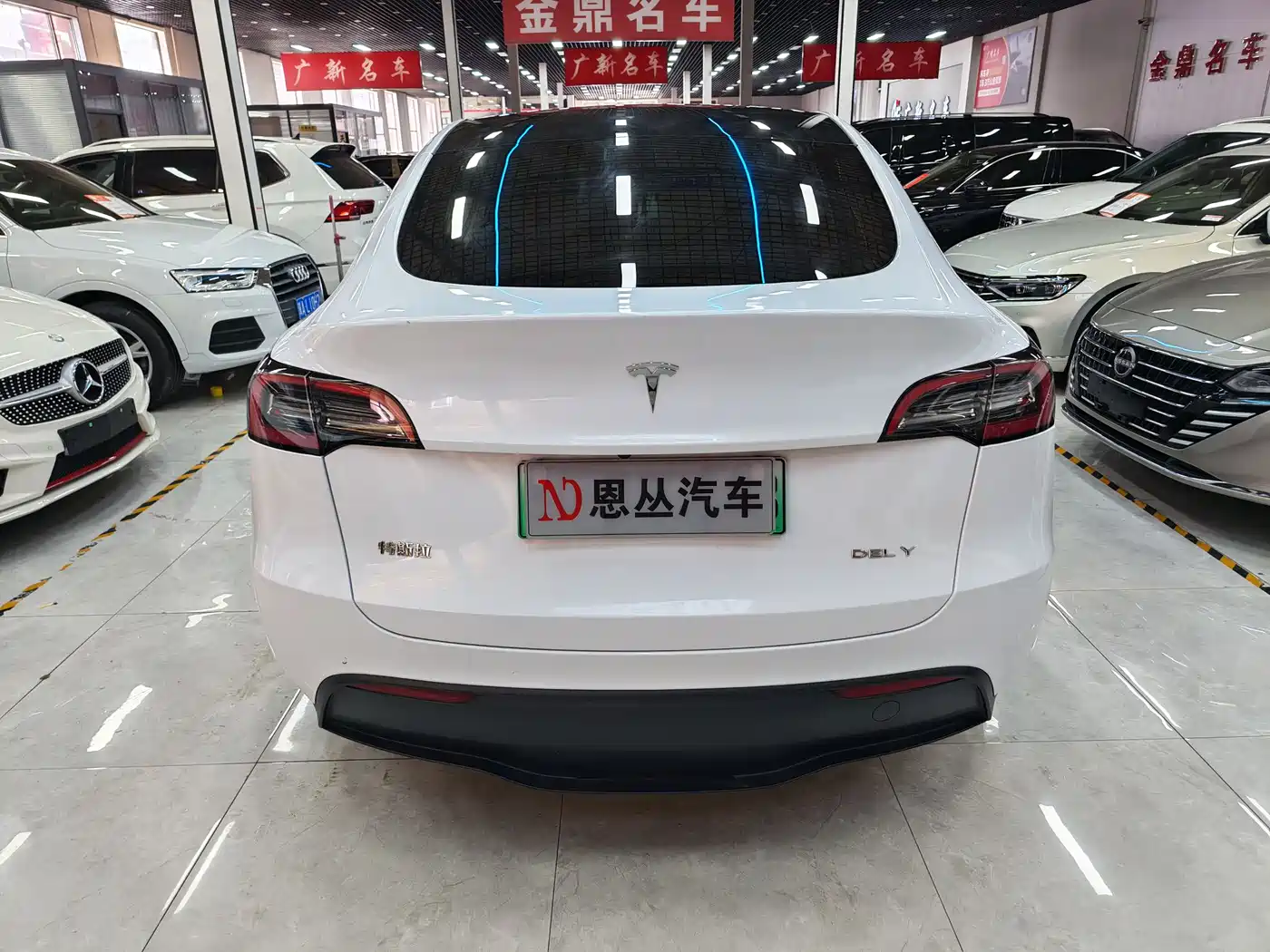TESLA MODEL Y