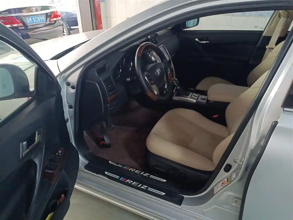 Toyota Reiz 2013 2.5V Premium Edition фото 9