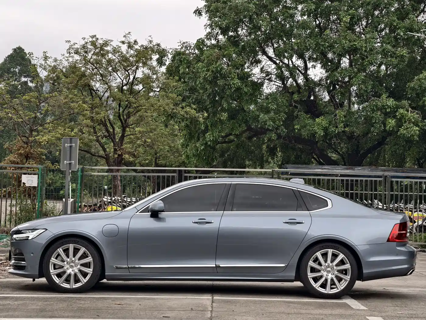 VOLVO S90 PLUG IN HYBRID