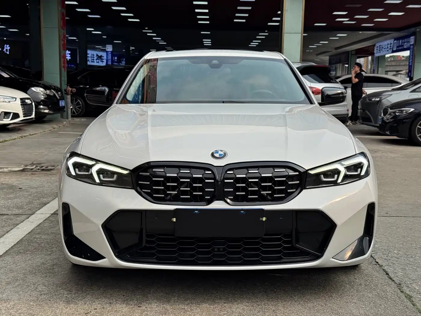 BMW 3 Series 2023 325Li M Sport Black Night Package фото 2