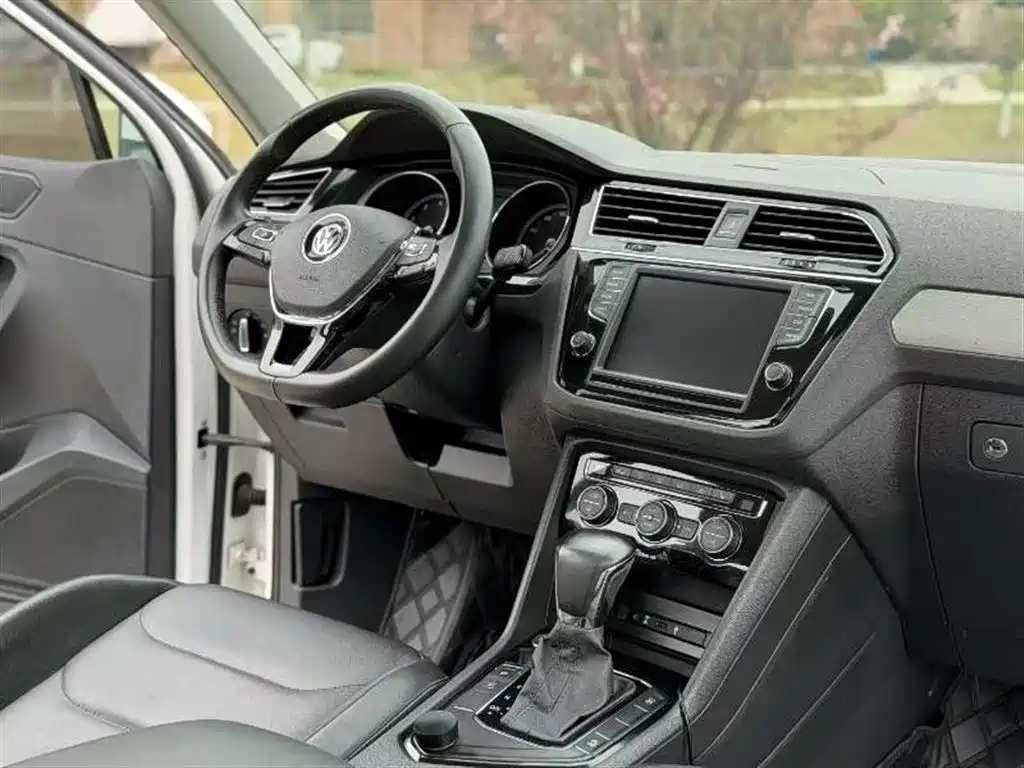 Volkswagen Tiguan L 2018 330TSI Automatic 2WD Luxury Edition фото 7