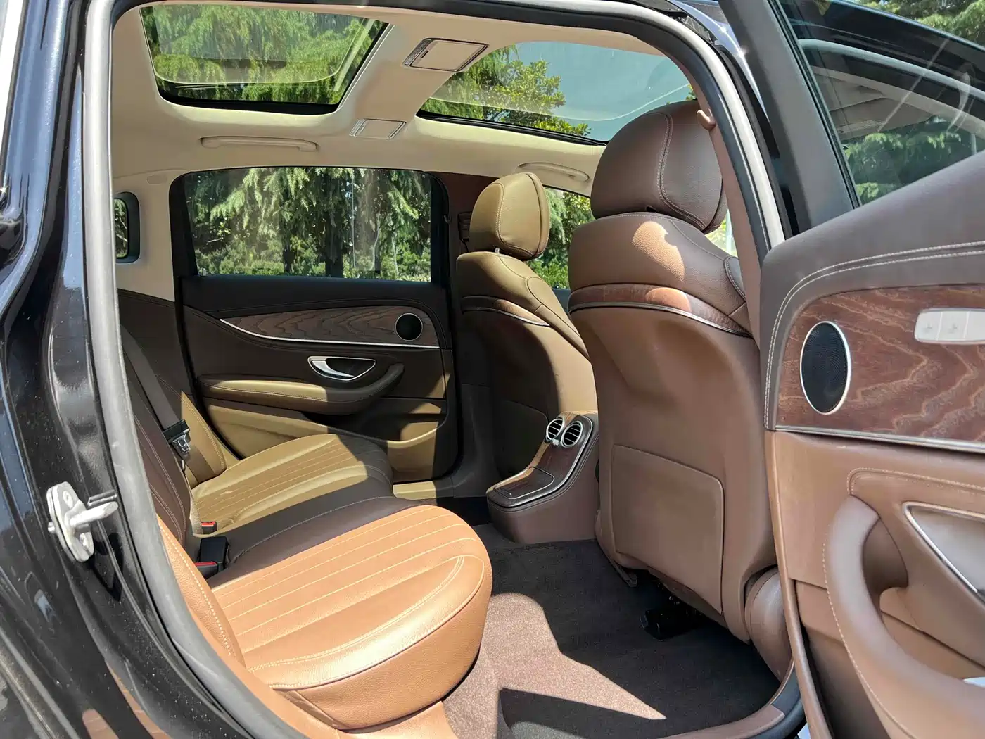 Mercedes-Benz E-Class 2023 E 260 L фото 10
