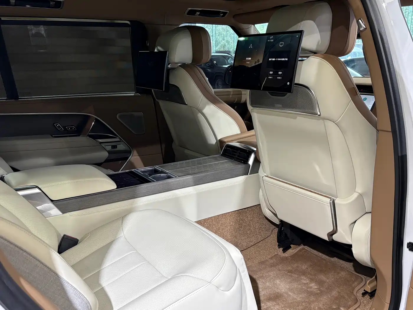 Land Rover Range Rover 2024 3.0 L6 400PS SV Prestige Genesis Extended 4-Seater фото 17