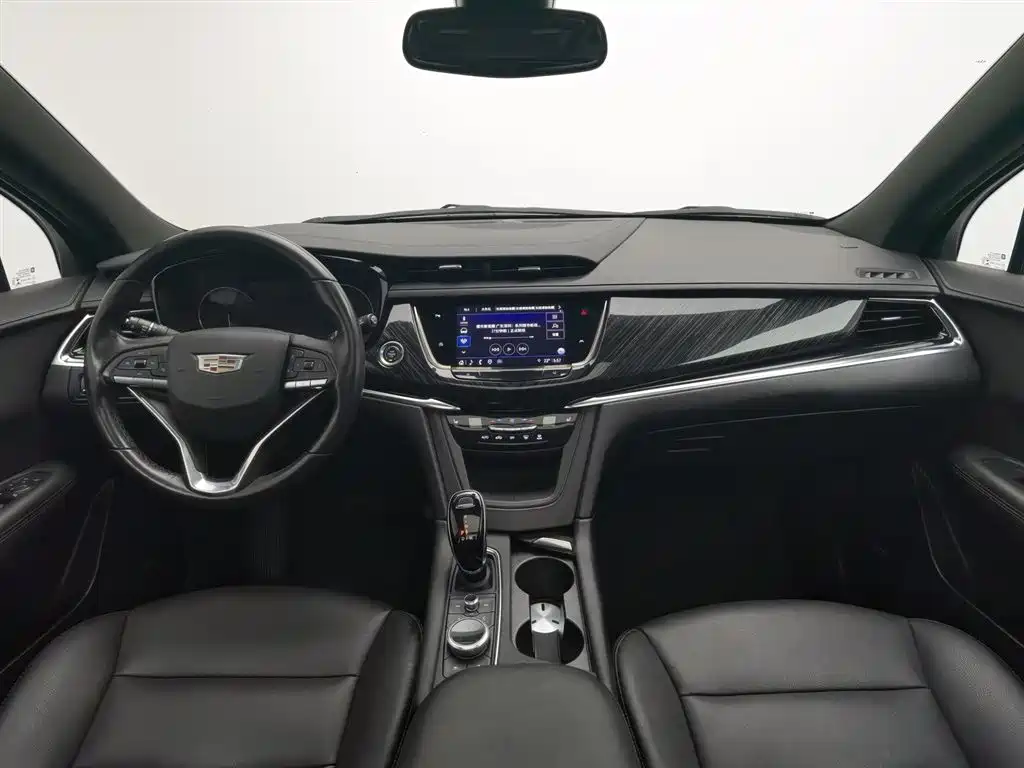 CADILLAC XT6