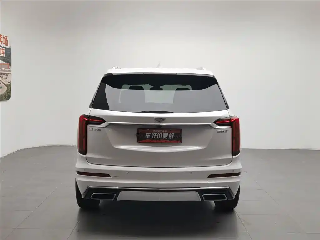 CADILLAC XT6