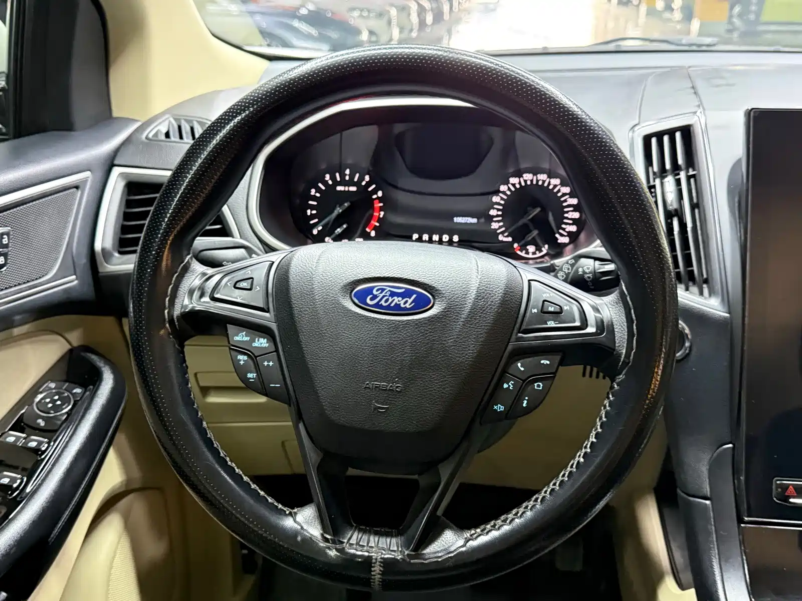 Фото 15 - Ford Edge