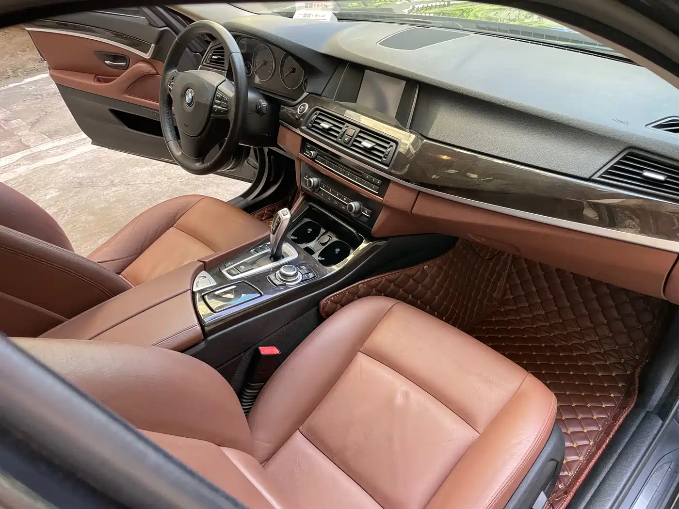 BMW 5 Series 2014 525Li Leading фото 13