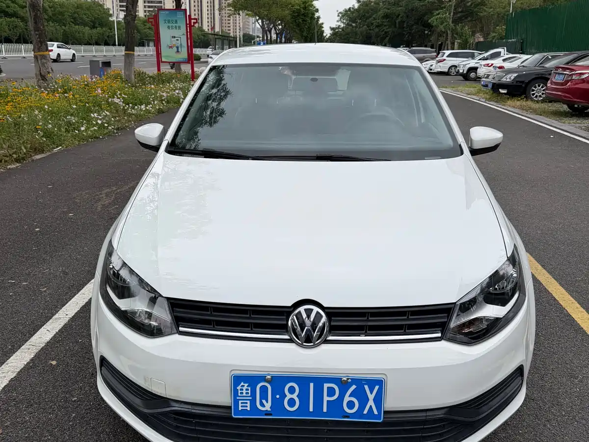 Volkswagen Polo 2016 1.4L Automatic Trend фото 2
