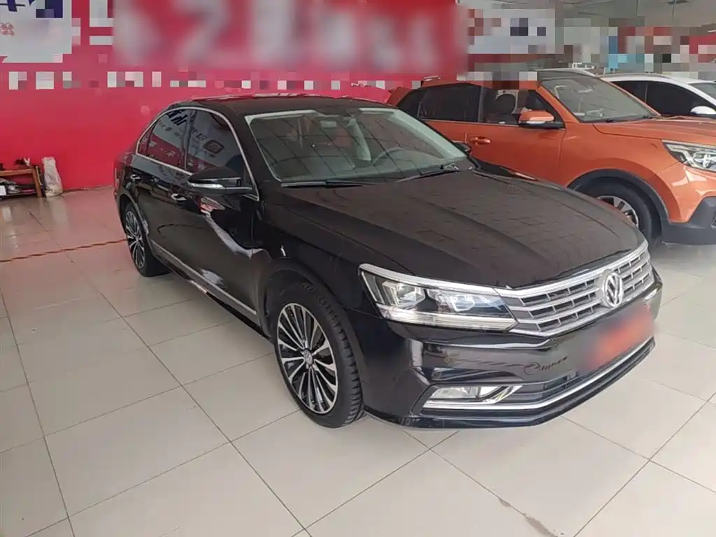Volkswagen Passat 2017 330TSI DSG Luxury фото 4