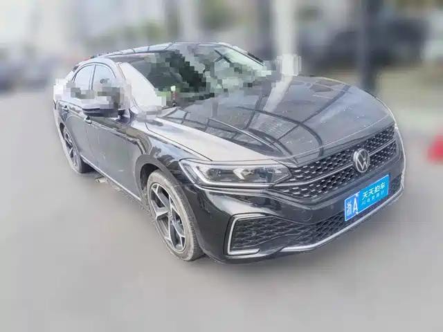 Volkswagen Passat 2024 380TSI Starlight Dragon Soaring Edition — фото 3