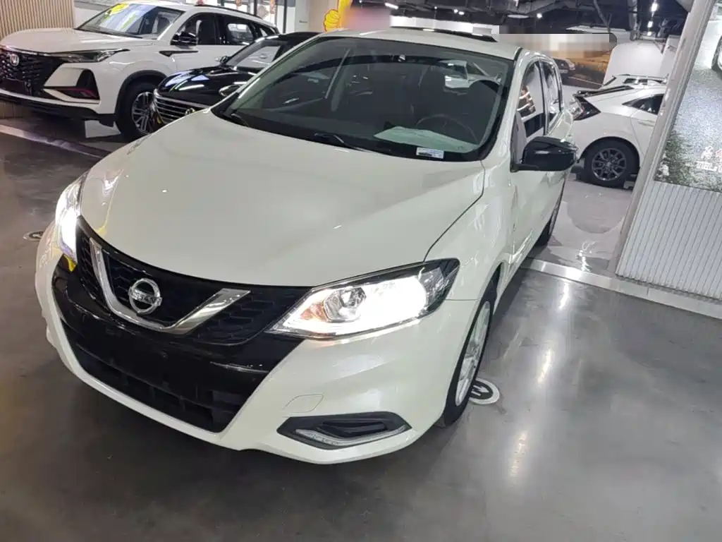 Nissan Tiida, миниатюра 2