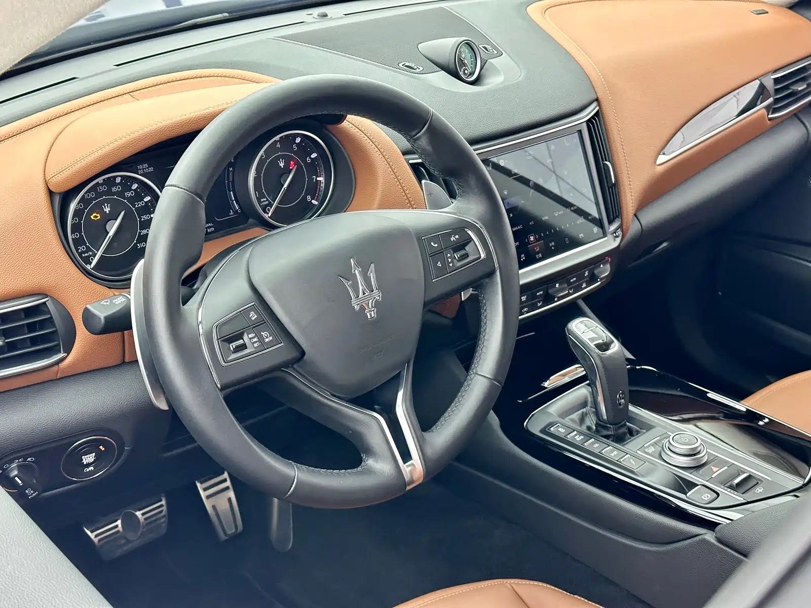 Фото 3 - Maserati Levante