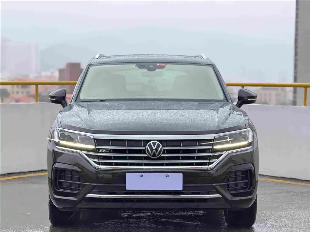 Фото 2 - Volkswagen Touareg