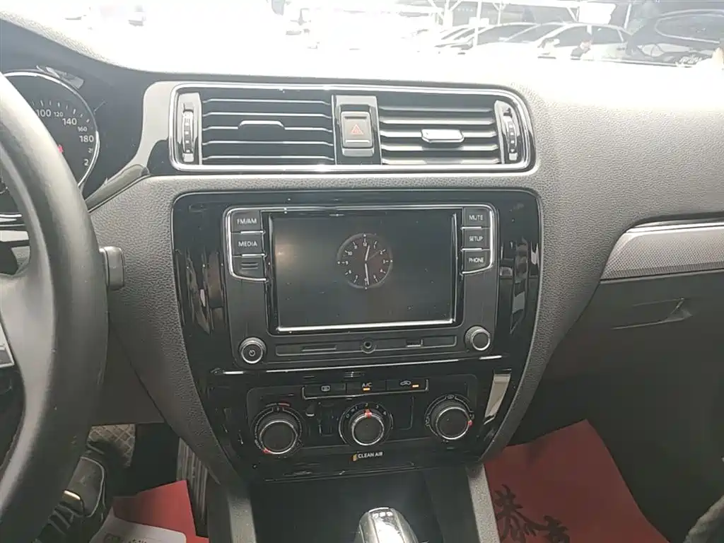 Volkswagen Sagitar 2017 230TSI Automatic Comfort фото 13