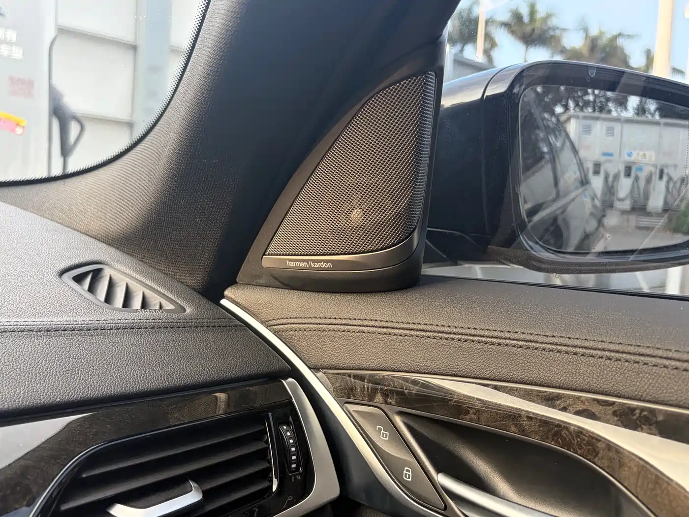 BMW 5 Series 2019 530Li Premium M Sport Package фото 24