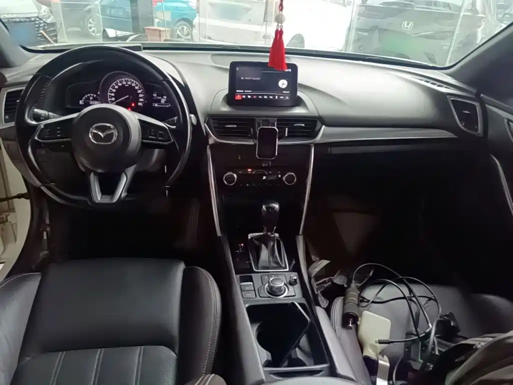 Фото 10 - Mazda CX-4
