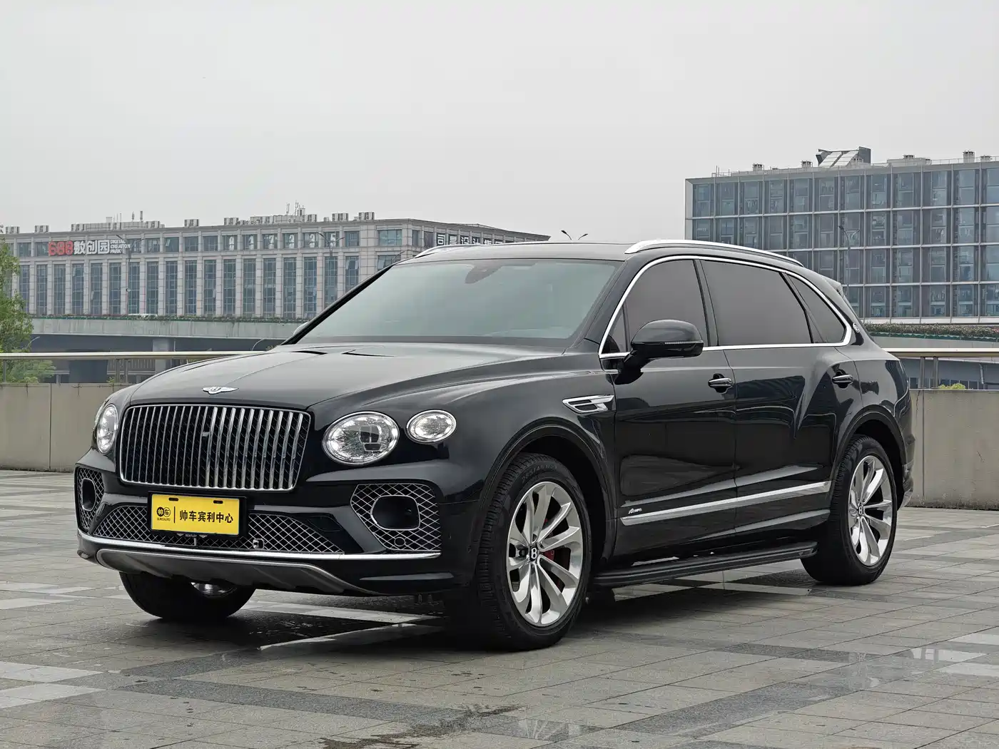 Bentley Bentayga 2023 4.0T V8 Long Wheelbase Version