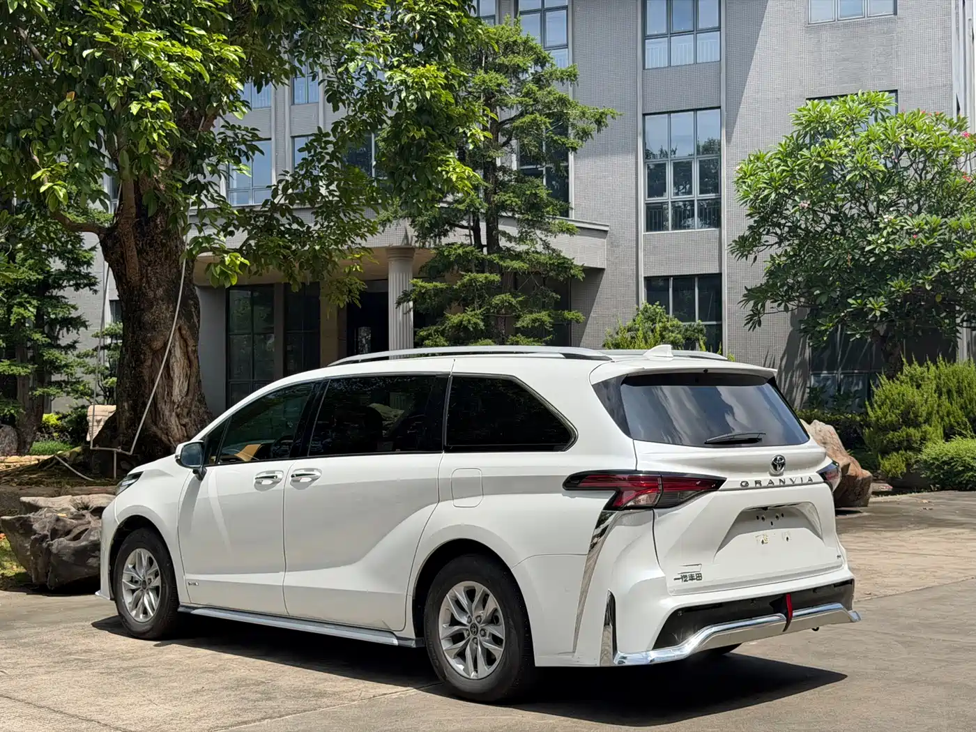 Toyota Granvia 2025 2024 2.5L Hybrid Comfort