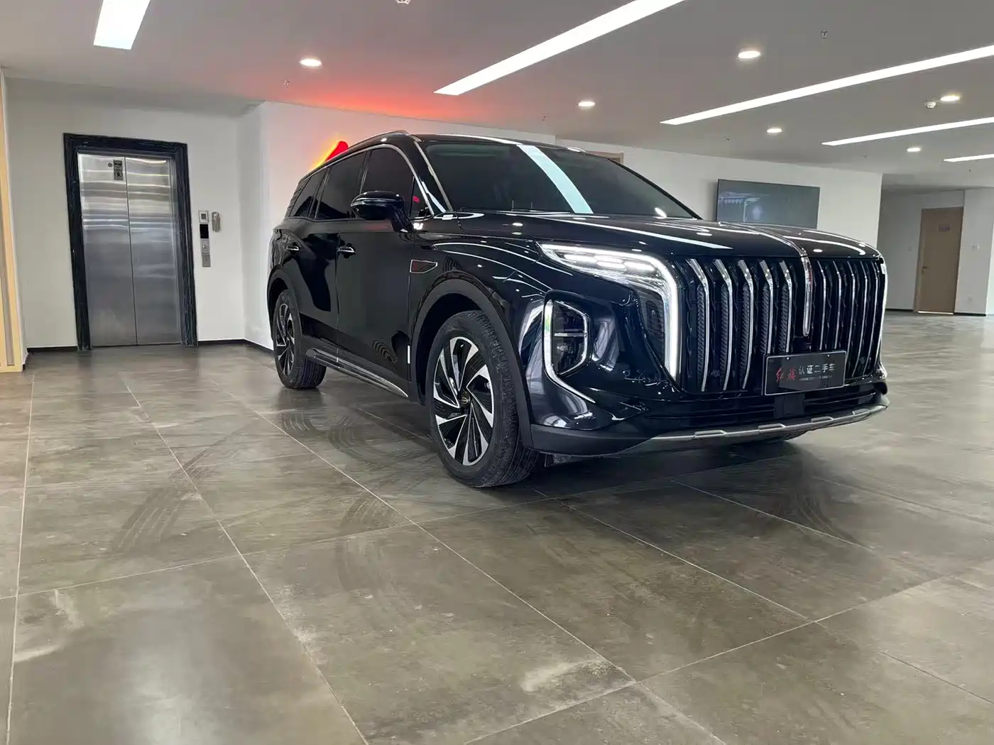 Hongqi HS7 PHEV 2024 2.0T PHEV 4WD Flagship Edition 6-seater фото 3