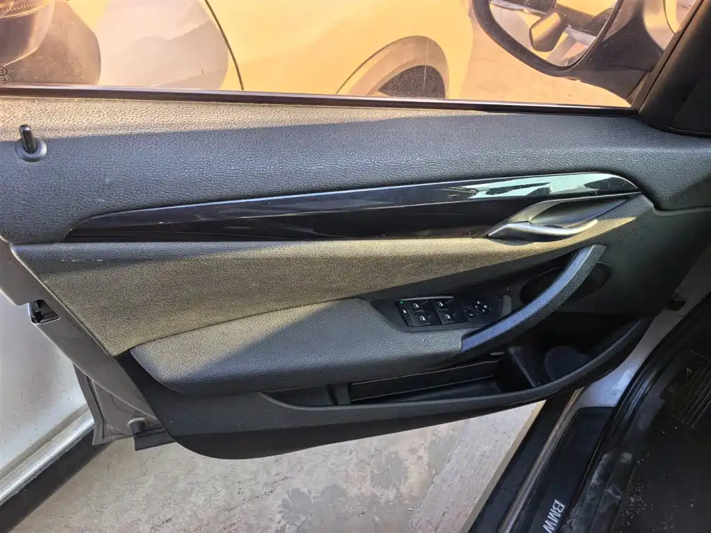 BMW X1 (Import) 2012 sDrive18i Luxury фото 7