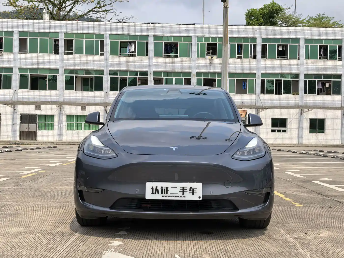 TESLA MODEL Y